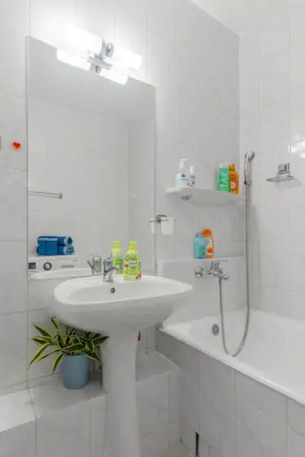 Cosy & Chic Studio Close By Victoria Square Bucareste Exterior foto